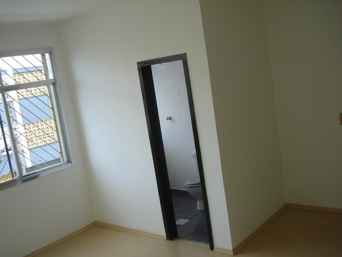 Imagem 1 de 9 de Comercial Para Aluguel, 0 Dormitórios, Glória - Porto Alegre - 122