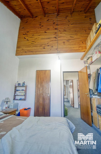 Casa 6 Ambientes, 7 Cuadras De Av. Maipú, Suite, Toilette, Play, Cochera Y Jardín.