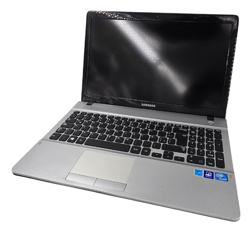 Notebook Samsung Np270 Celeron 4gb Ssd 120gb Win 10 15.6 Led Plateado (Reacondicionado)