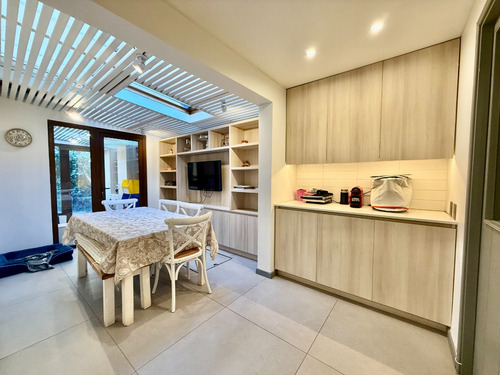 Amoblada En Condominio // 5 Dorm + 5 Baños / Piscina