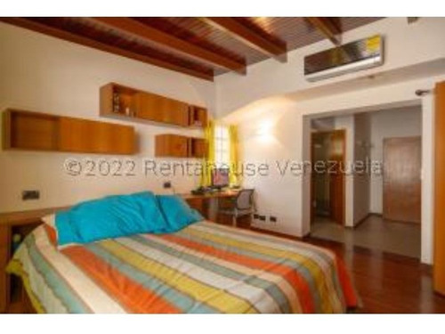 #23-26069 Espectacular Casa Ubicada La Urbanizacion Prados Del Este