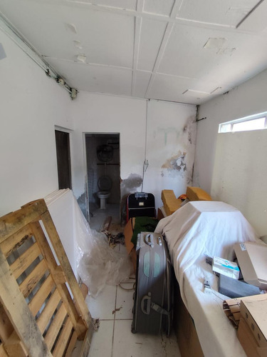 Tres Casas En Un Mismo Padrón A Reciclar En Amplio Terreno De 801m2