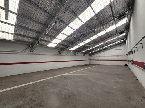 Local Comercial 2 Plantas Frente Vidriado