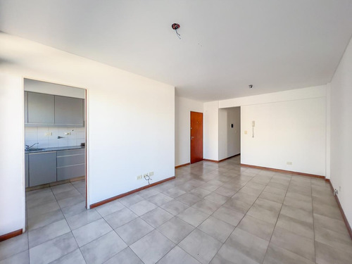 Imagen 3 de 26 de Departamento 2 Dormitorios.balcón Al Frente. Cocina Separada A Pasos De Av. Pellegrini