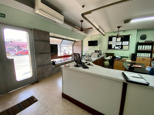 Imagen 4 de 25 de Edificio Comercial - Caseros