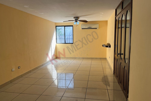 Amplia Casa Con Terraza Y Permiso Comercial Cerca De Miguel Alemán