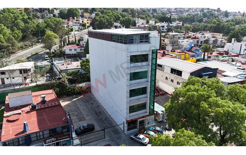 Edificio En Venta En Calzada De Los Jinetes /generando Rentas