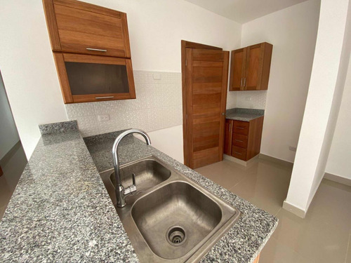 Vendo Apartamento De 2 Habitaciones En Zona Universitaria