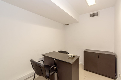 Oficina 676 M² Sobre Cerrito Con Auditorio