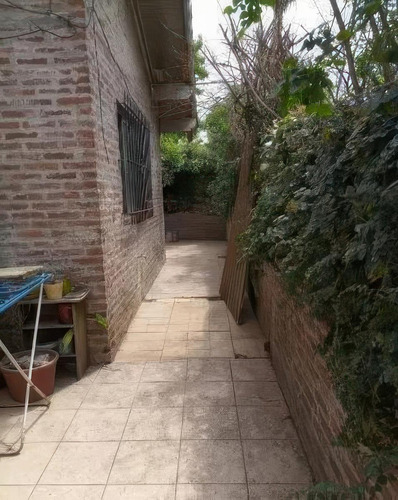 Casa En Venta - 6 Dormitorios 4 Baños - 230mts2 - Don Torcuato