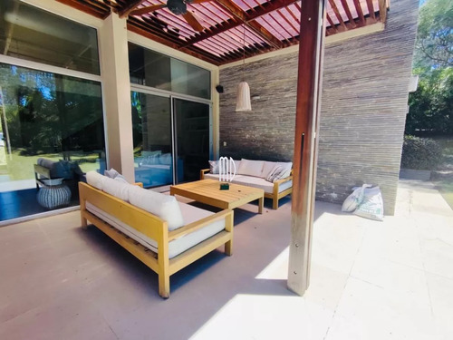 Hermosa Casa Con Piscina Climatizada En Barrio Privado. Ref: 7726
