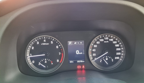 Imagem 10 de 15 de Hyundai Tucson Gdi Gls At Turbo 1.6 Flex Prata