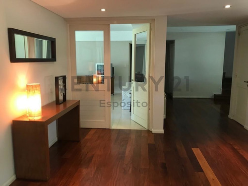 467 Y 148. Casa En Venta En Grand Bell I, De 3/4 Dormitorios.