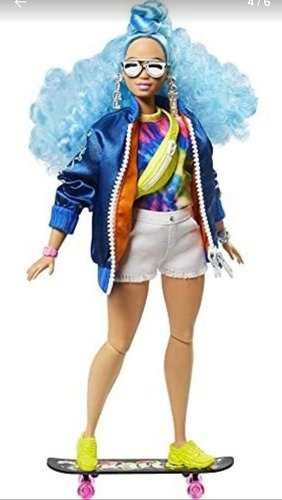 Muñeca Barbie Extra Fashionista Pelo Azul Rizado