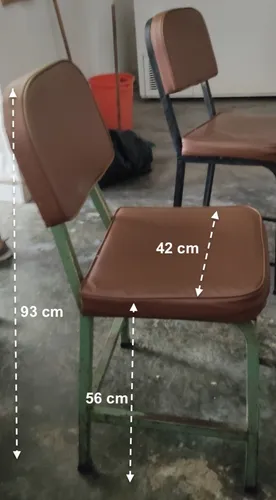 comprar Se Vende 2 Sillas. Base De Hierro. Buen Estado. 