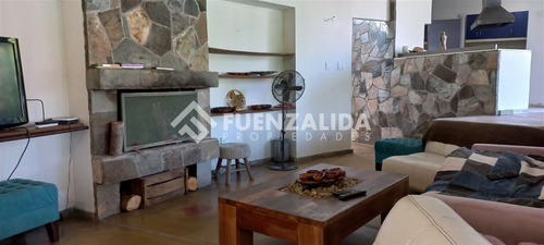 Casa En Venta De 4 Dorm. En Colina Chicureo Centro