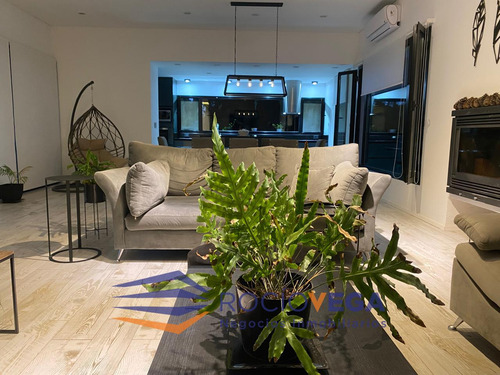 Casa En Venta En La Primavera Golf Carlos Keen Luján