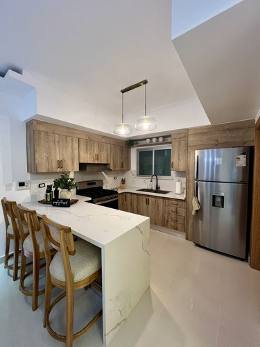 Hermoso Apartamento Amueblado De 2 Habitaciones Más Estudio