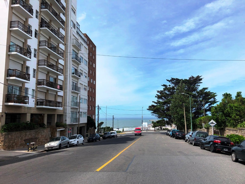 Playa Grande. Departamento En Dúplex.