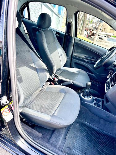 Volkswagen Voyage 1.6 Trenline 101cv
