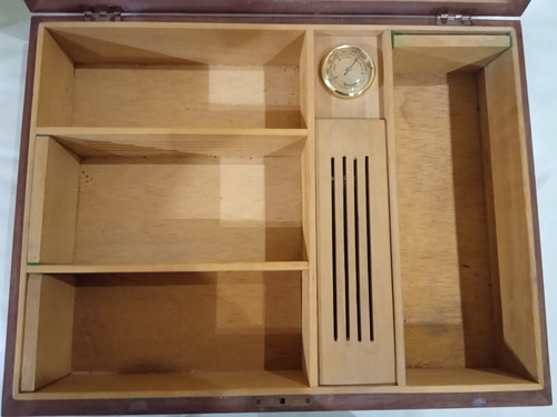 Imagen 2 de 6 de Humidor Para Conservar Habanos Con Higrometro