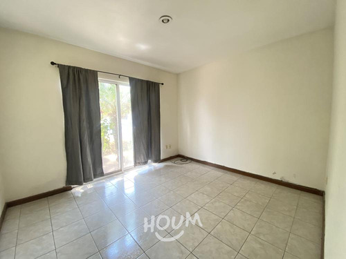 Casa En Jardín Real, Zapopan Con 4 Recámaras, 220 M², Id: 153696
