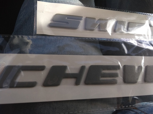 Imagen 3 de 3 de Kit Juego Emblemas Chevrolet Swift 1.0 Carbon Tipo Original