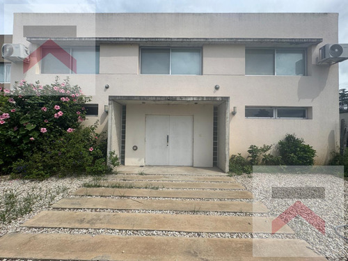 Edificio Multipropósito En Los Cardales Espacio Cultural Educativo Gimnasio Salon Fiestas Danza