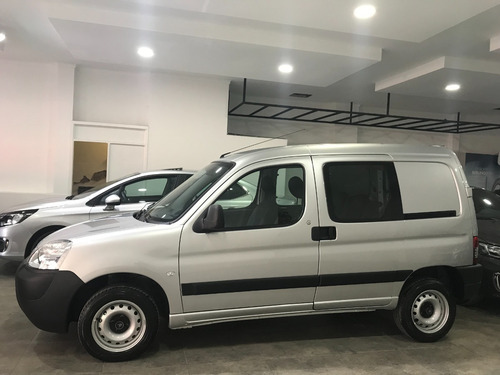 Imagen 14 de 24 de Berlingo Furgon Mixta Nafta 0 Km