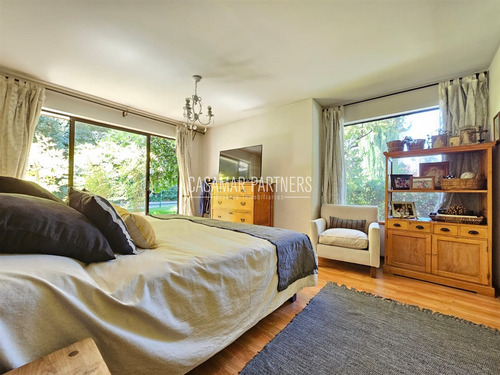 Casa En Venta De 6dor-3baño, + Svs, Lo Barnechea