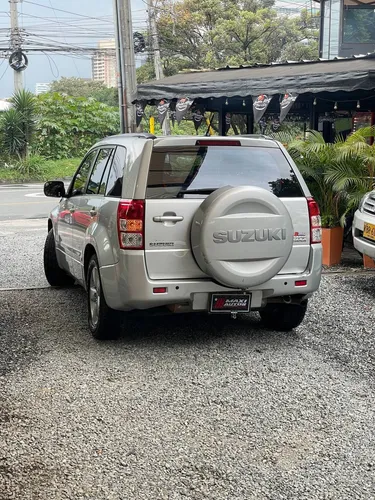 Suzuki Grand Vitara 2.4 4x2