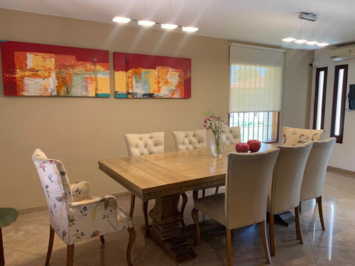 Casa En Venta De Cuatro Dormitorios En Alejandro Centeno, Zona Norte