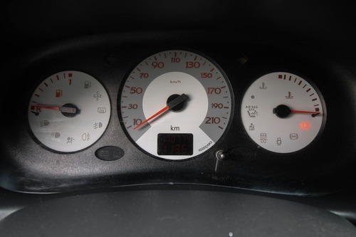 Imagem 12 de 15 de Renault Clio Authentique Hi-flex 1.0 16v 3p