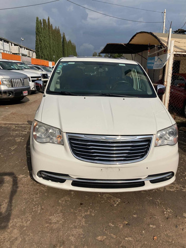 Imagen 2 de 15 de Chrysler Town & Country 2011 3.6 Touring Mt