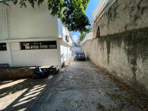 Santa Mónica !! En Venta Fabulosa Casa Comercial, 525 M2 Const, 682 M2 Terreno, 7 Oficinas, 22 Cubículos, Salas De Reuniones, Aire Acond., Cocina, 8 Baños, 7 Pe, Cava-cuarto. Inmejorable Ubicación !!