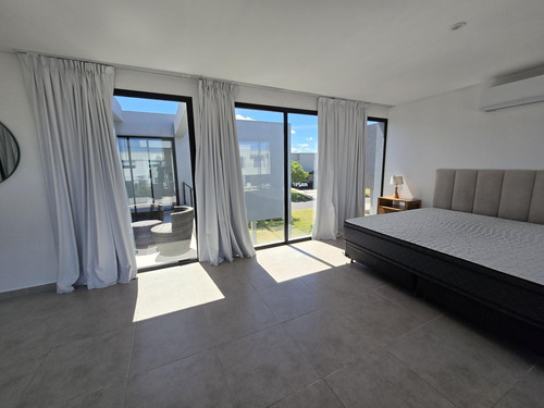 Alquiler Y Venta Casa Puertos Del Lago Con Pileta