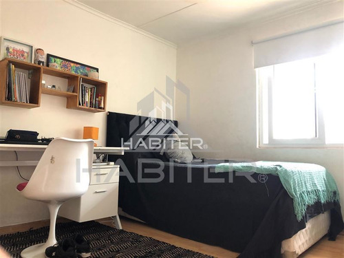 Casa En Venta De 5 Dorm. En Curicó
