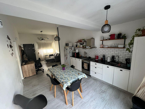 Venta. Haedo. Casa . Lote Propio. 3 Ambientes. Piscina. Planta Baja