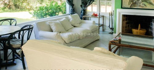 Casa En Venta De 4 Dormitorios En Punta Del Este - Ref: 3818