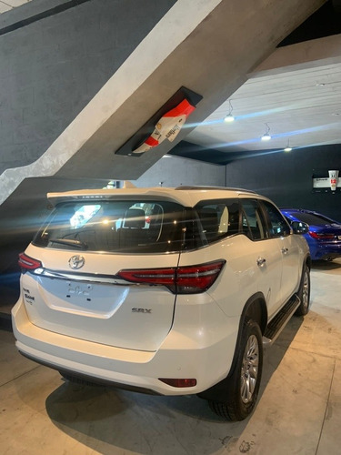 Imagem 5 de 10 de Hilux Sw4 Srx 7 Lugares 2020 0km - São Paulo Motorsport