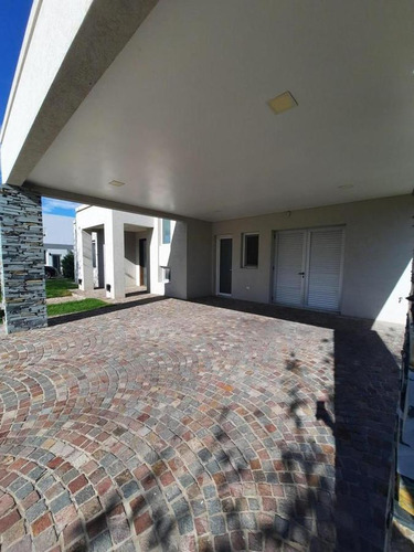 Casa En Venta Ubicado En La Reserva Cardales, Campana, G.b.a. Zona Norte