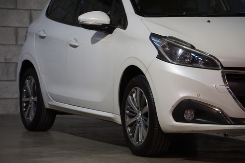 Peugeot 208 1.6 Feline