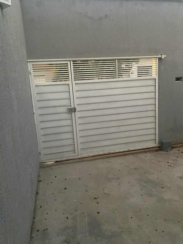 Casa Em Rua 2 Quartos Um Com Suite , Área Muito Ampla.