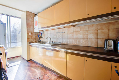 Ideal Para Remodelar Ubicado En Ricardo Lyon, Prov...