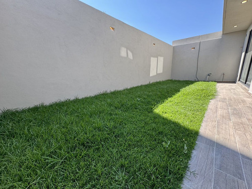 4 Habitaciones, Doble Altura- Lomas De Juriquilla