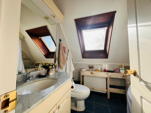 Casa 5d 3b Quincho Dentro De Pje. Cerrado Con Portón Automát