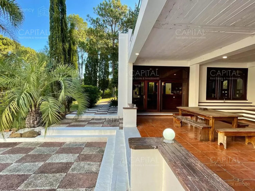Venta De Espectacular Casa De 2.000 Metros Cuadrados Construida Sobre Un Lote De 10 Hectáreas En Punta Ballena