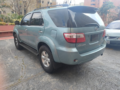 Imagen 3 de 9 de Toyota Fortuner