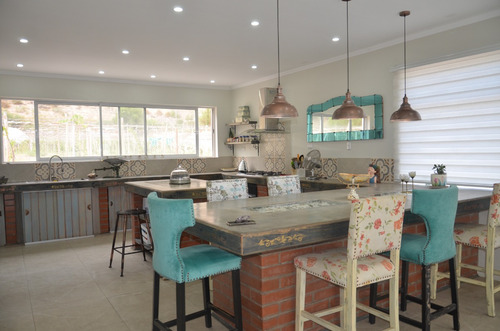 Se Vende Parcela Con Gran Casa Y Cabañas En Peralillo.