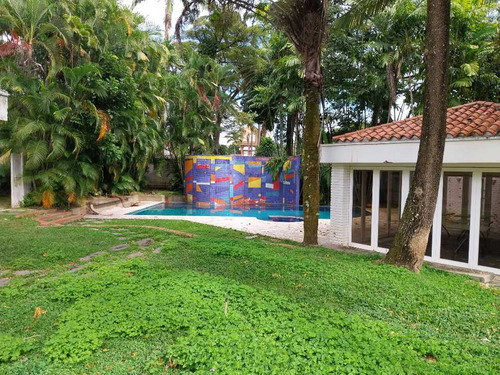 Los Chorros / Se Vende Bella Casa De Una Planta / Se Escucha Plan De Pagos .